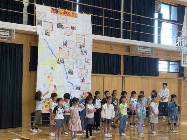 自分たちがまとめた内容を伝えています