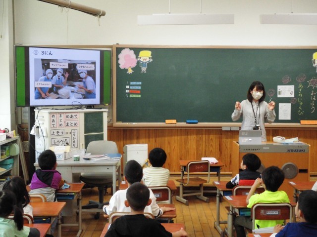 3人の調理員さんが調理してくださいます。