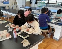 予想をたてている様子