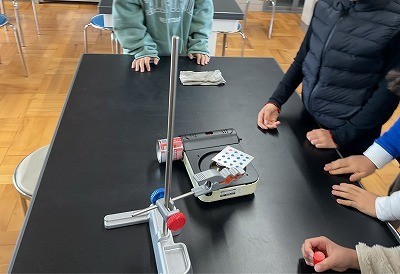 実験している様子