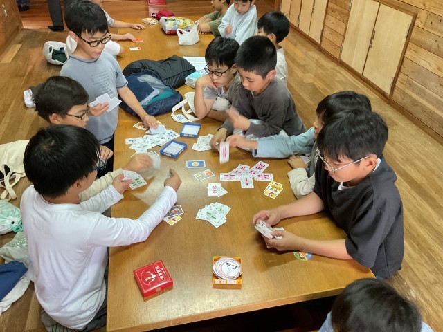 山の家の部屋で