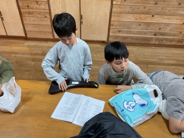 山の家の部屋で