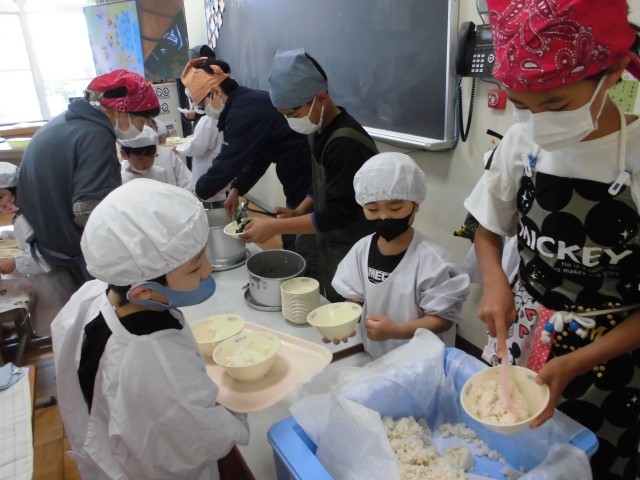 ６年生のお兄さんやお姉さんが手伝ってくれたよはじめての