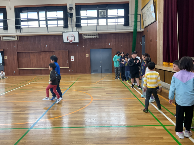退場