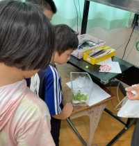 幼虫のお部屋をお掃除