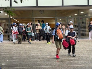 バスに乗り込み