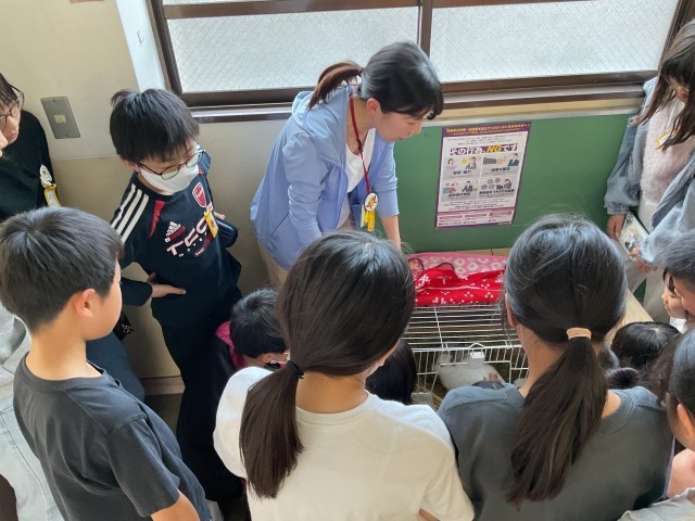 ②職員室前の廊下にて