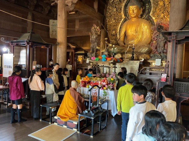 立派なお堂だな