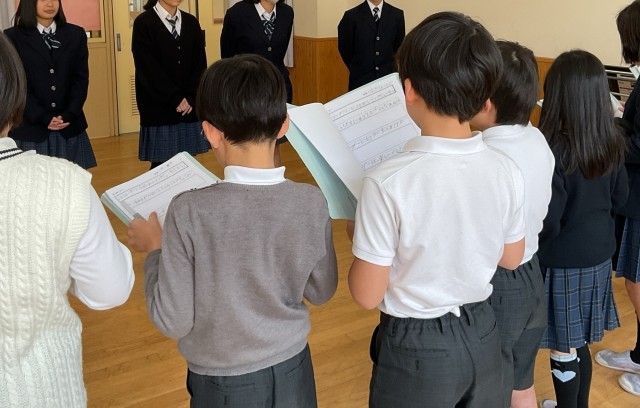 委員長さんにインタビューする様子