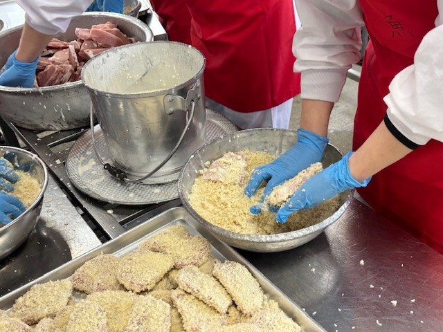 1枚ずつパン粉を付けて…