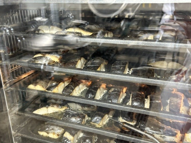 スチームコンベクションオーブンで焼いています