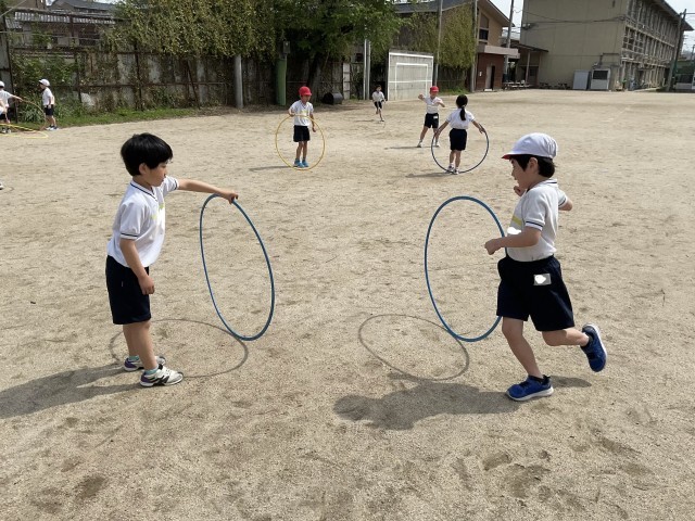 「勝負しよう！」回したフラフープに当たらないゲーム