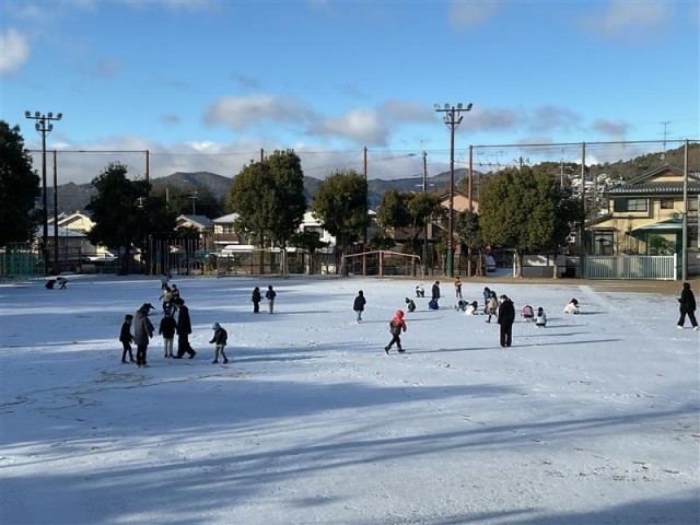元気に学習する子どもたち
