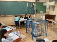 学級会の司会グループの様子