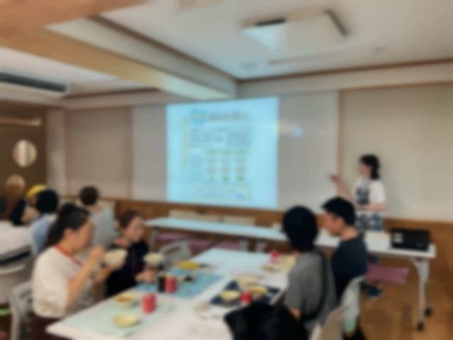 本日の給食についての説明の様子
