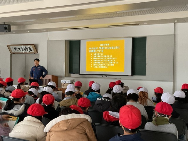 一生懸命メモを取っています