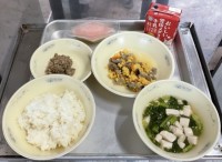 昔から子どもたちに人気のちらしずしと三色ゼリー