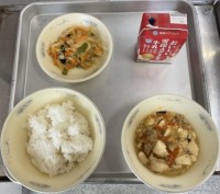 大好評だった新献立「野菜とはるさめのつるつるいため」