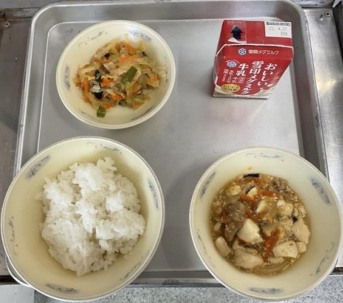 大好評だった新献立「野菜とはるさめのつるつるいため」