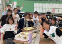 校長先生と一緒に給食