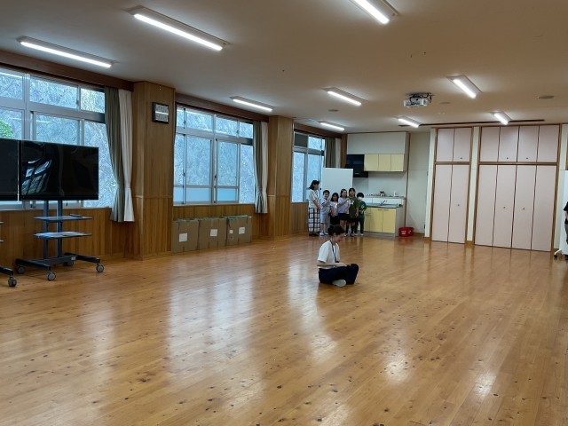 最初はエマ先生がオニだよ。