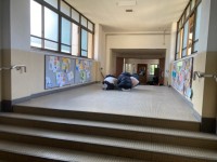 校内での１次避難の様子