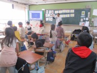 ラヒィル先生と10までの数を英語で歌いました。