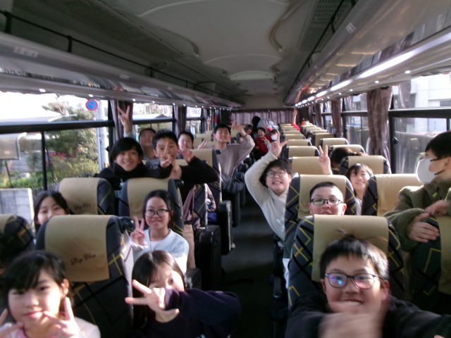 バスの中でもワクワクです！