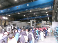 いよいよ工場の中へ！広くてきれいな工場です。