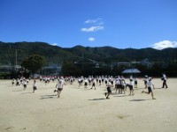 運動会の練習をしている様子