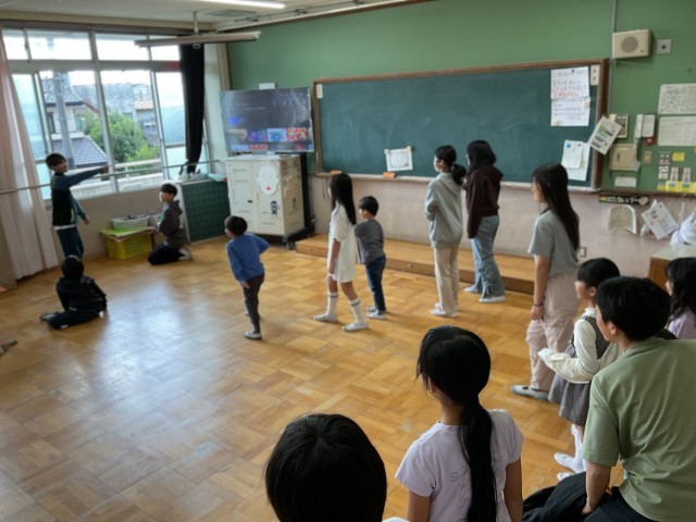 楽しく遊ぶ様子
