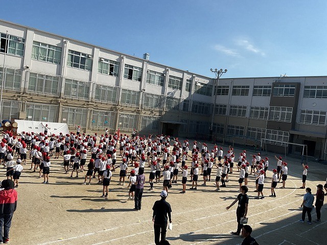 全校ダンスの練習