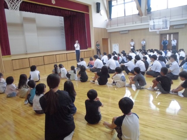 今回は西体育館に避難