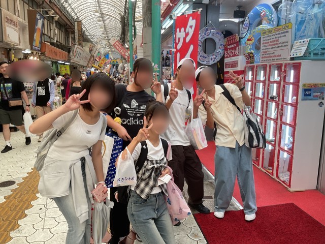 、