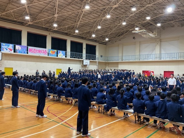 3年生、1年生を囲んでの合唱！