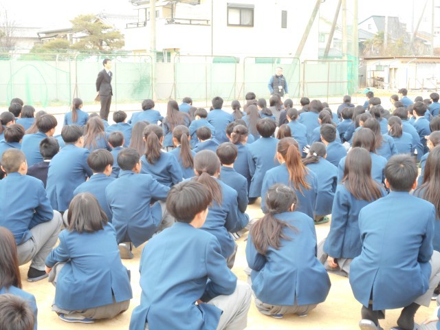 講評を聞いている生徒