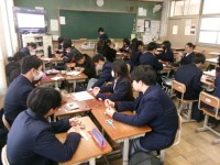 作成について聞いている様子