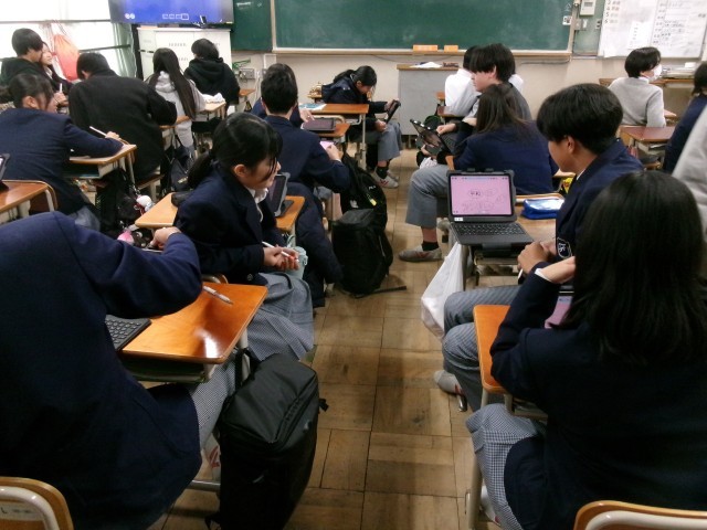 個人でアイデアを深堀する様子