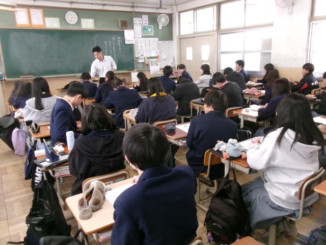 グループで話し合う様子