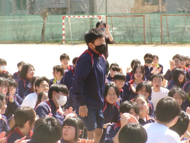 MVPを表彰される生徒の様子