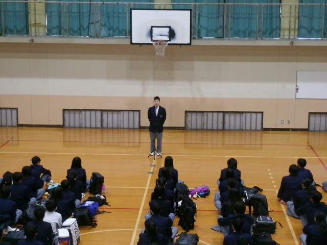 生徒会本部の代表の挨拶