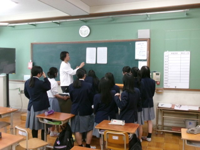 先生と相談して決める様子