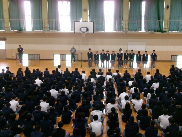 代表生徒が紹介される様子