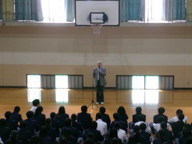 校長先生が話す様子