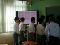 バス座席を決める様子