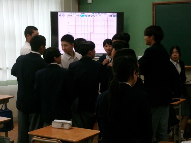 生徒が座席を決める様子