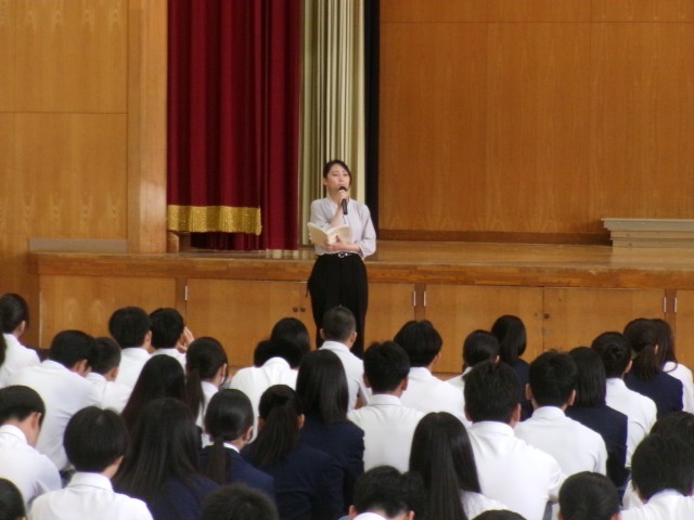 各担当の先生が話をする様子