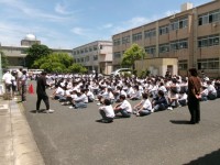 １・２年生が避難する様子