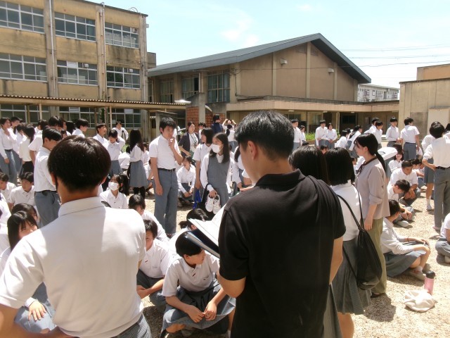 ３年生が避難する様子