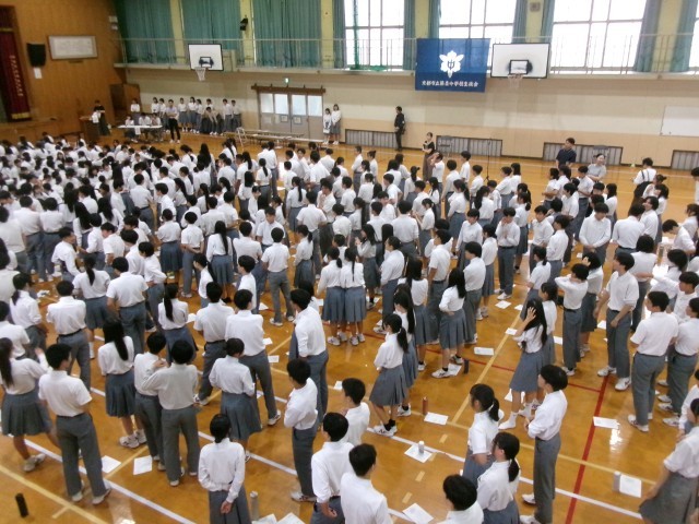 レクリエーションに取り組む様子